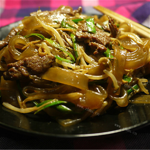 美味的凉拌洋葱榨菜