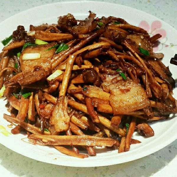 茶树菇焖鸭肉