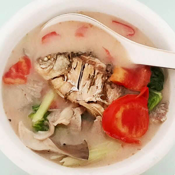 美味的西红柿青鱼汤