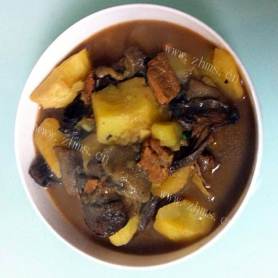 美味的土豆蘑菇廋肉汤