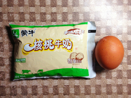 香甜嫩滑的牛奶核桃蒸蛋做法图解1)