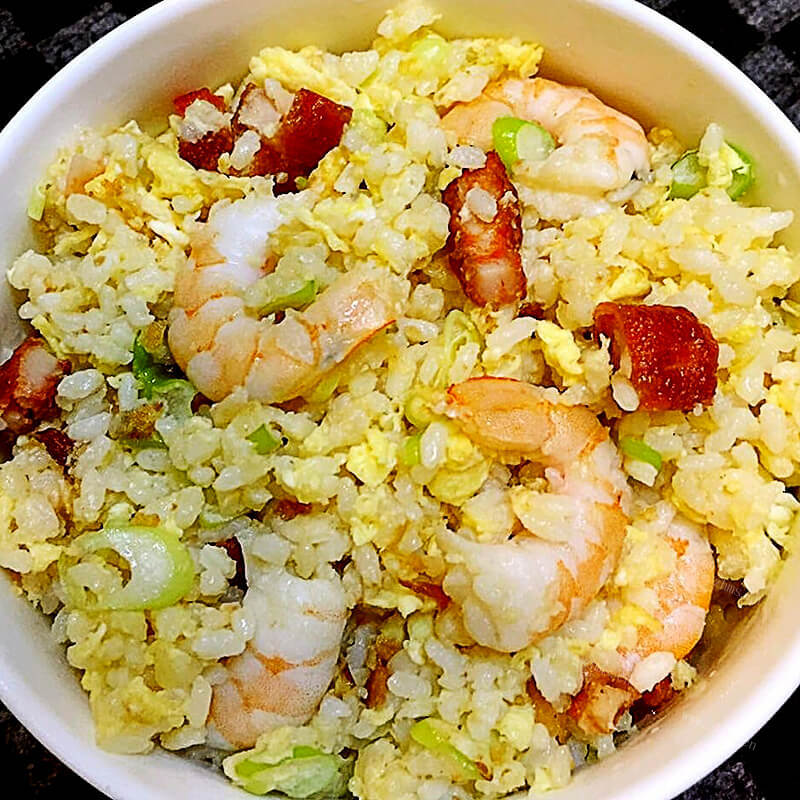 美味的鲜虾菜脯蛋炒饭