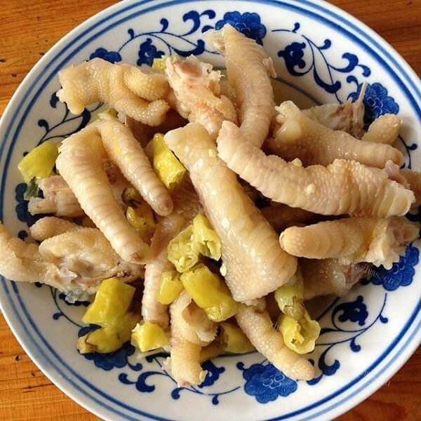 美味的特色泡椒凤爪