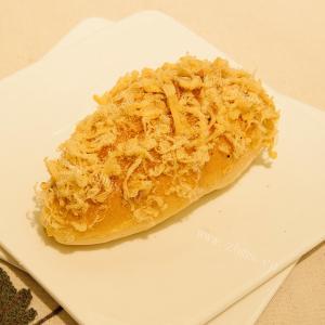 好吃的沙拉肉松包