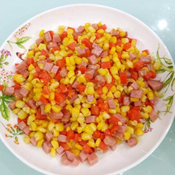 美味的玉米粒炒胡萝卜丁
