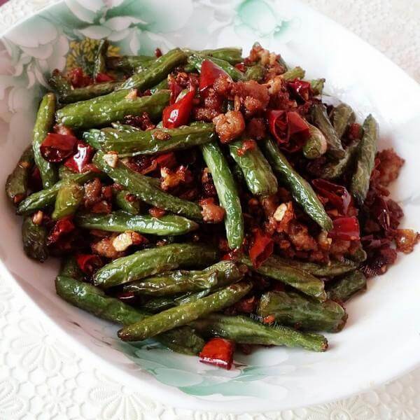 好吃蛋香猪蹄炒四季豆