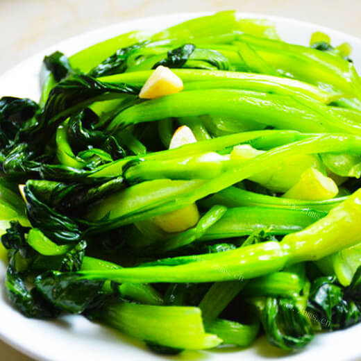 美味的金针菇炒油菜