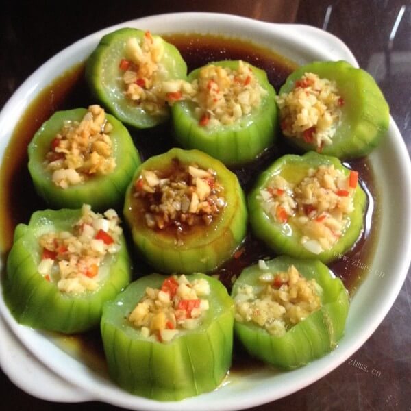 美味的花蛤蒸丝瓜