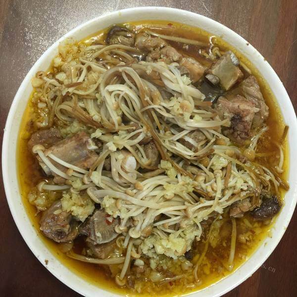 留香的蒸排骨金针菇