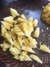 美味的桂圆菠萝汤做法图解2)