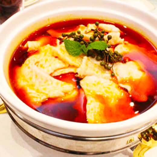 色泽鲜亮的香辣煮鱼片