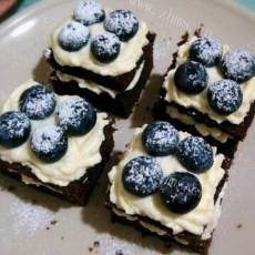 美味蓝莓蛋糕块
