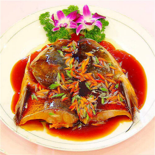 美味的闷烧大鱼头