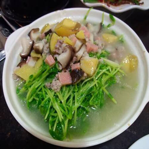 自制皮蛋火腿豆苗汤