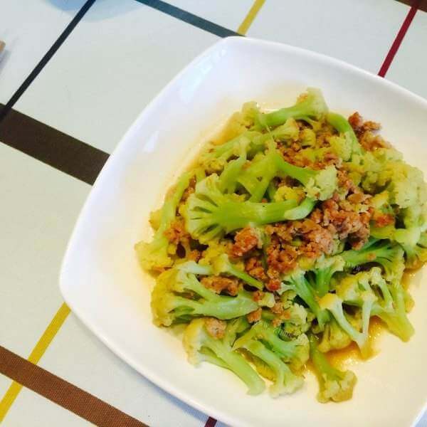 可口营养好吃的肉末有机花菜
