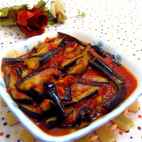 美味的圆茄子炒番茄