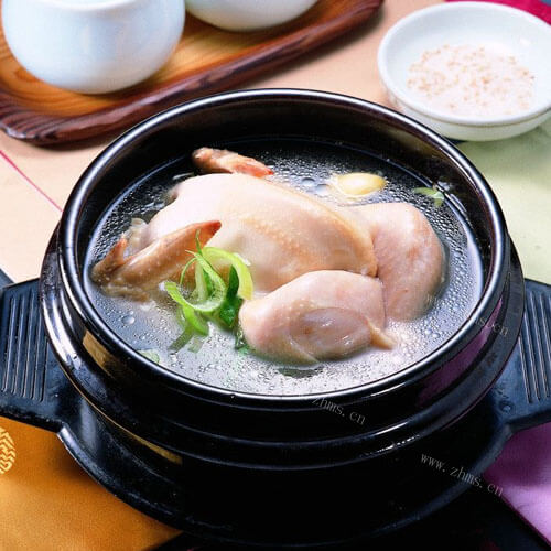 养生的花旗参北芪鸡汤