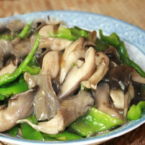 可口的青椒平菇