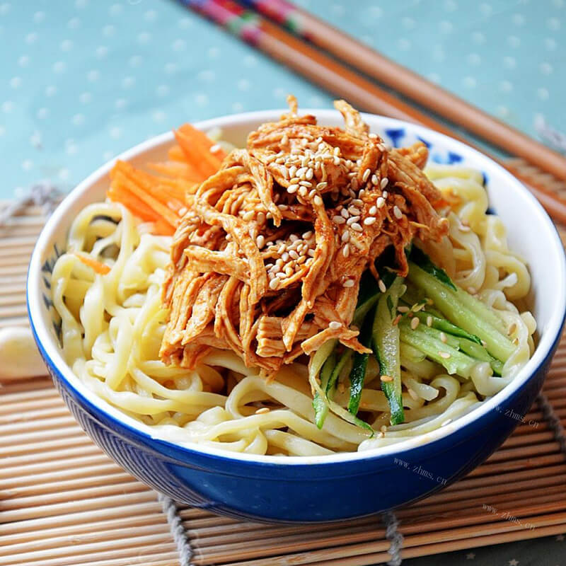 美味的鸡丝黑芝麻酱凉面