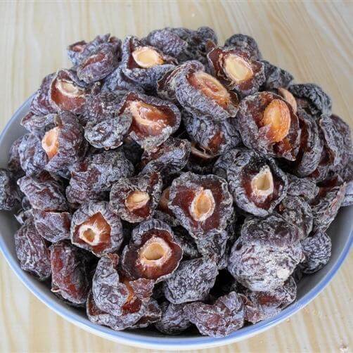 美味的糖渍黑莓