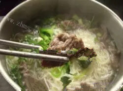 色香味俱全的菠菜牛肉粉做法图解4)