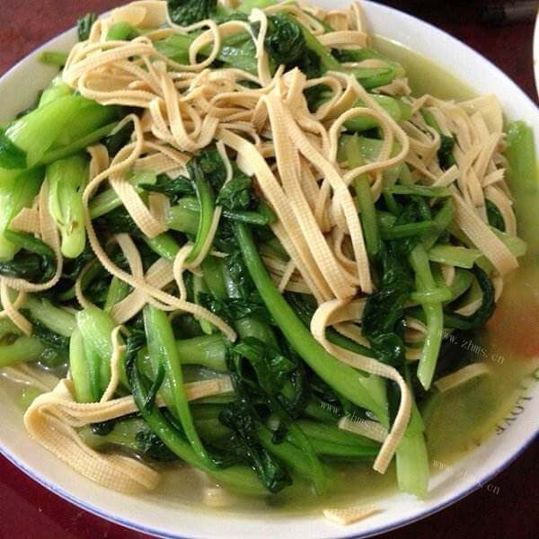 美味的凉拌猪毛菜