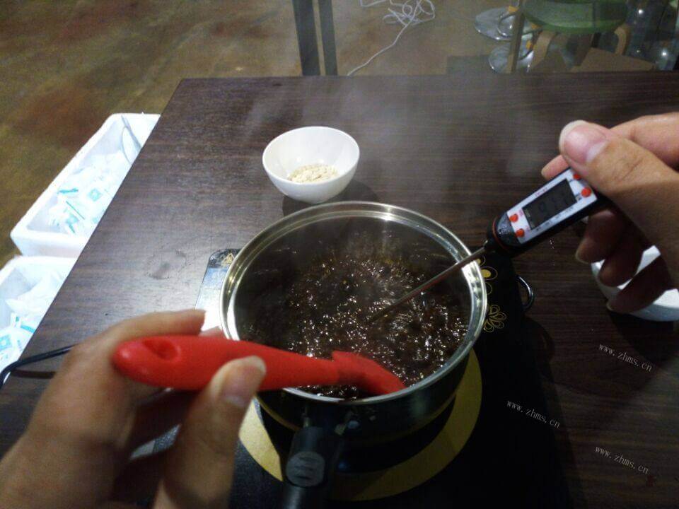养生滋补姜汁黑糖做法图解3)