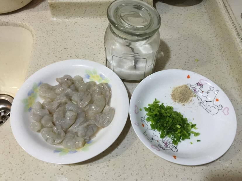 鲜甜的北极虾粥 做法图解3)