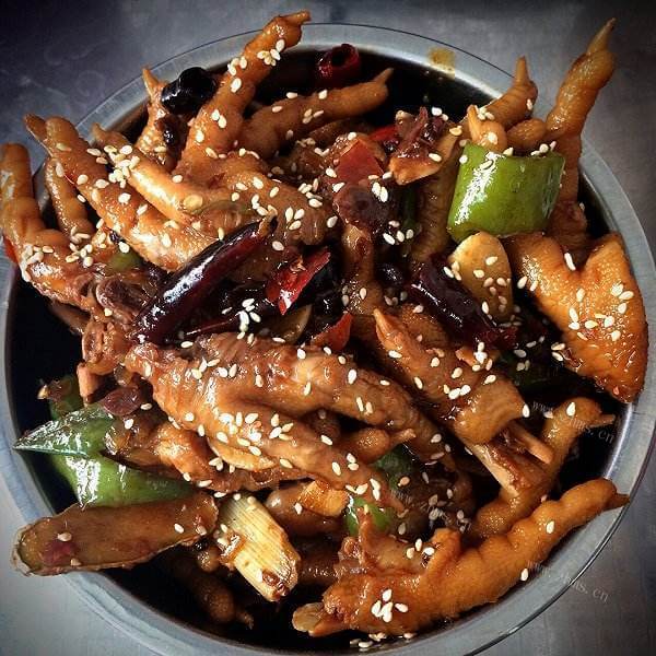 好吃的烧烤味炒凤爪
