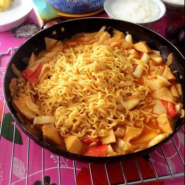 美味的韩国泡菜拉面