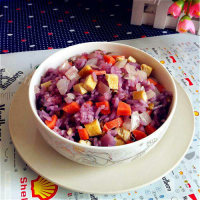 让人迷恋的洋葱腊肠紫米饭