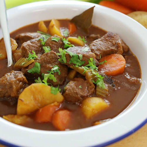 美味土豆胡萝卜炖牛腿肉