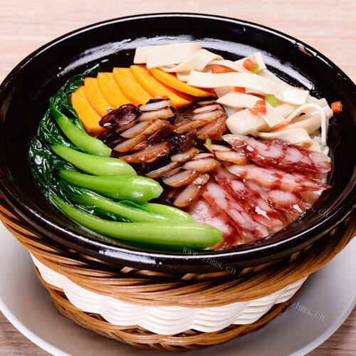 美味的哈尔滨红肠煲仔饭