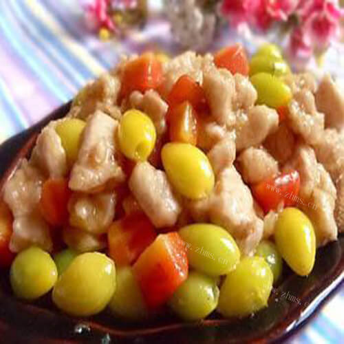 美味的白果豌豆炒鸡丁