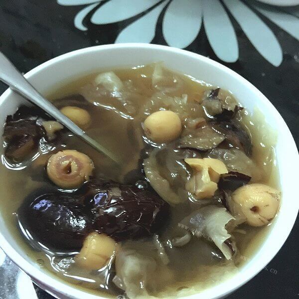 红枣圆子银耳汤
