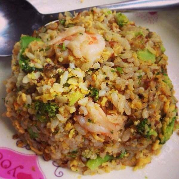 腊肠木耳西兰花炒饭