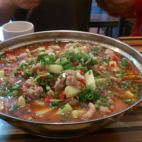 美味的自贡鲜锅兔 