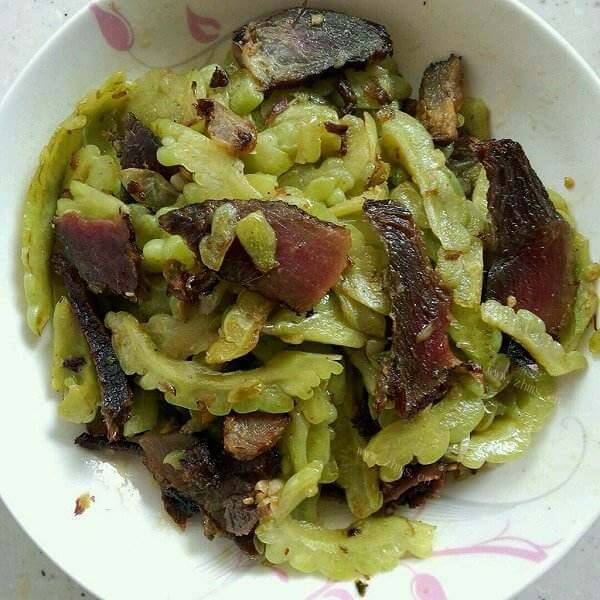 美味腊肉豆豉炒苦瓜