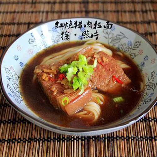 美味的猪肉烩面