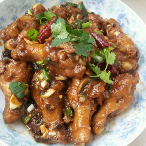 可口的泡椒炖鸡翅根