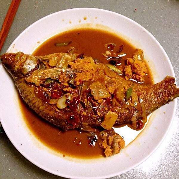 家常毛豆子烧鳊鱼