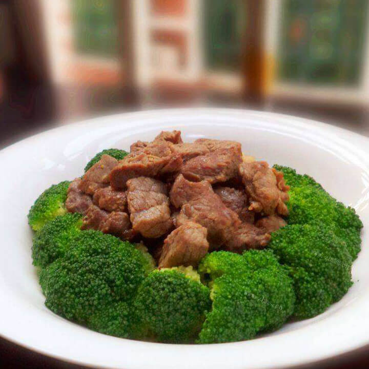 好吃的牛肉香菇西兰花