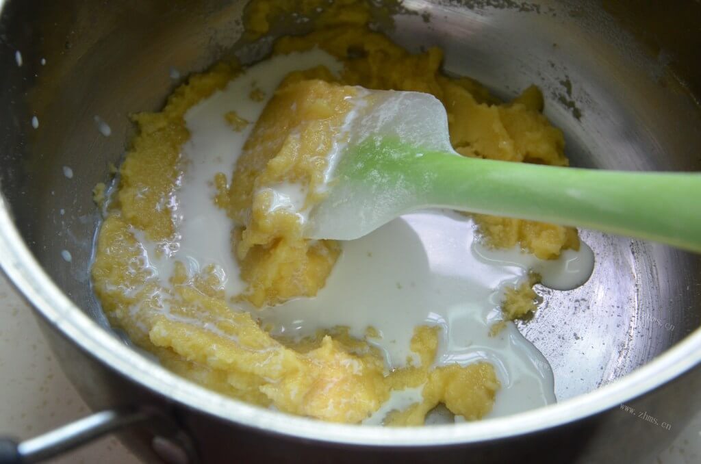 美味的棉花蛋糕卷做法图解5)