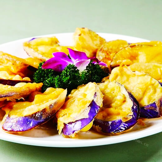 美味的油炸茄块