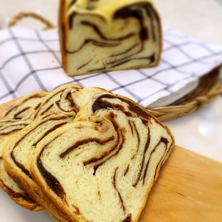 美味的红豆三辫面包