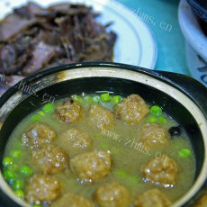鲜美的豌豆肉丸汤