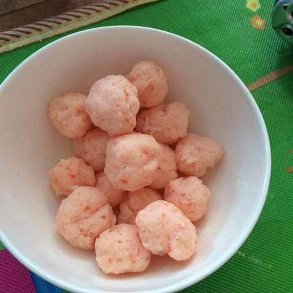 美味的香芹虾丸 