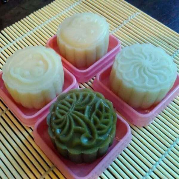红豆沙紫薯冰皮月饼