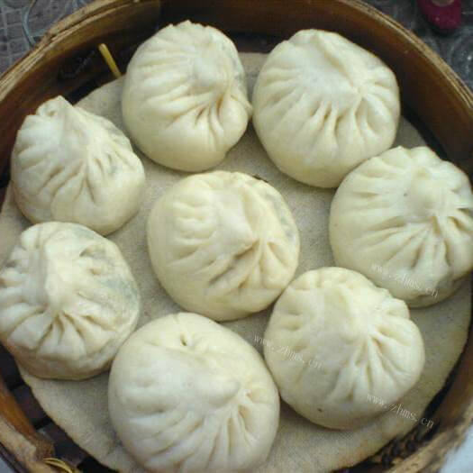 好吃的腊肠蔬菜蒸包