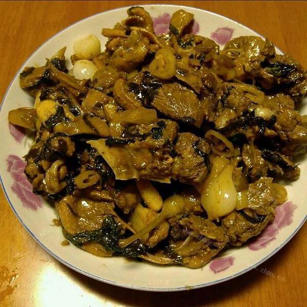 美味的茭头炒肉 